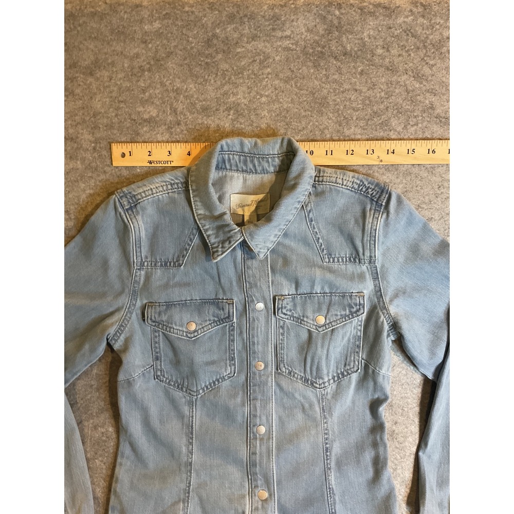 NWT Universal Thread Women's Slim Fit Denim Western Shirt Light Wash Blue Size 2 - Picture 2 of 10